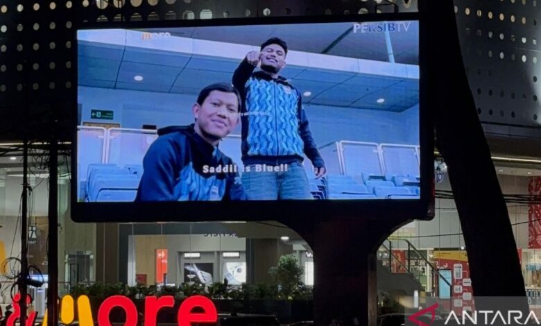 Persib kenalkan pemain baru lewat videotron di tempat tempat Jalan Dago