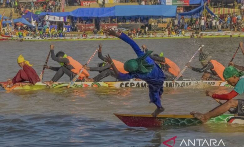 Makna dan juga filosofi pada balik aksi Pacu Jalur Kuantan Singingi Riau