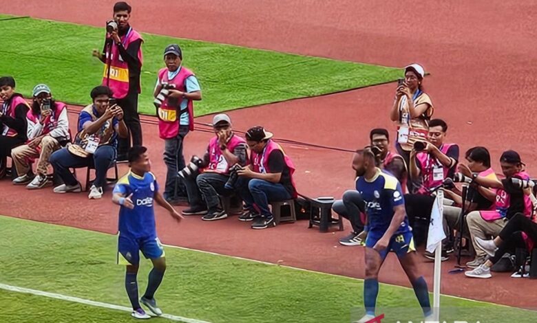 Arema FC bungkam Bhayangkara Presisi dengan skor tipis 2-1