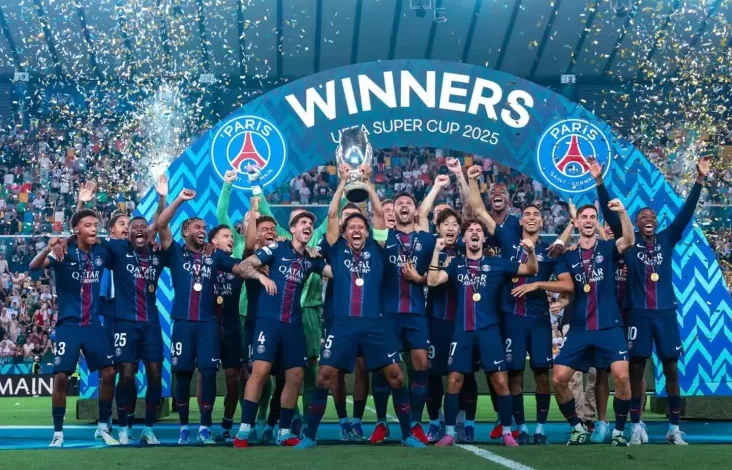 Kisah Heroik Luis Enrique Samai Rekor Legenda usai Antar PSG Juara Piala Super Eropa 2025