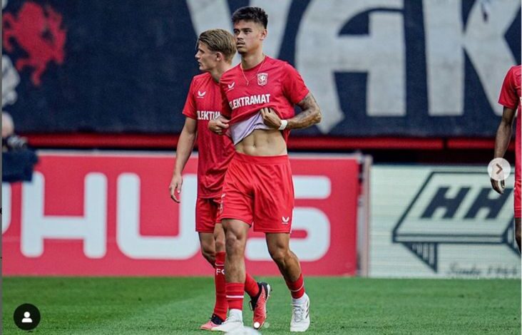 Mees Hilgers Digoda Crystal Palace, Dirtek FC Twente: Saya Tidak Tahu!