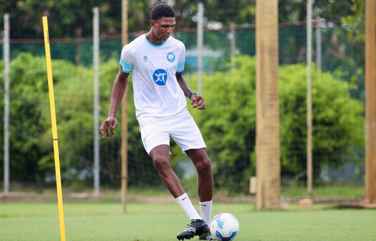 Profil Kyle Hudlin, Pemain Sepak Bola Tertinggi dalam tempat Bumi