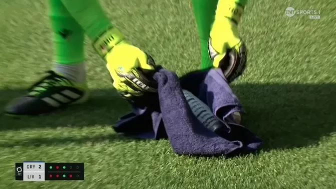 Rahasia Botol Minum Dean Henderson yang dimaksud mana Gagalkan Liverpool Juara Community Shield