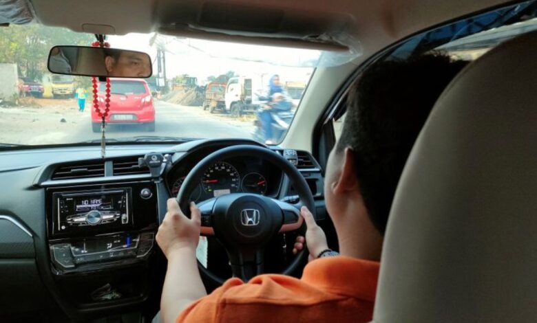 8 cara efektif hemat BBM mobil dalam di sedang stok yang digunakan menipis