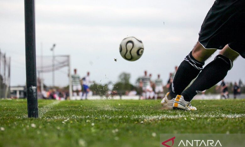 Kiper Lille gagalkan tiga penalti Roma pada satu laga Kejuaraan Europa