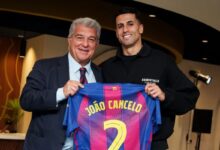 Joao Cancelo resmi kembali berseragam Barcelona