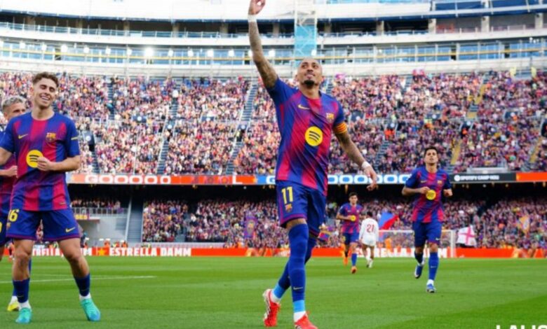 Raphinha cetak tiga gol, Barcelona bantai Sevilla 5-2