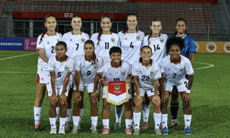 Timnas Putri Indonesia sukses mempertahankan gelar juara Piala AFF Putri 2026 usai membungkam Laos dengan skor telak 5-0 pada laga final yang berlangsung di Kuala Lumpur Football Stadium, Malaysia, Rabu, 22 Juli 2026.