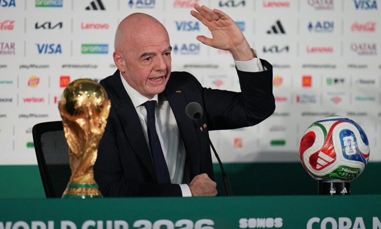 Presiden La Liga, Javier Tebas, melontarkan kritik paling tajam terhadap kepemimpinan Gianni Infantino di FIFA. Menurutnya, berbagai polemik yang muncul sepanjang Piala Dunia 2026 menjadi bukti bahwa organisasi sepak bola dunia itu membutuhkan perubahan di level tertinggi.